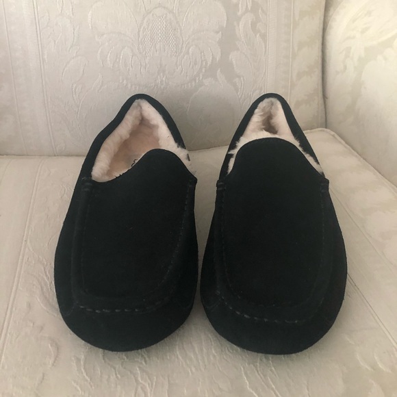 ?$110 UGG ascot suede moccasin slippers size 9 main image 9